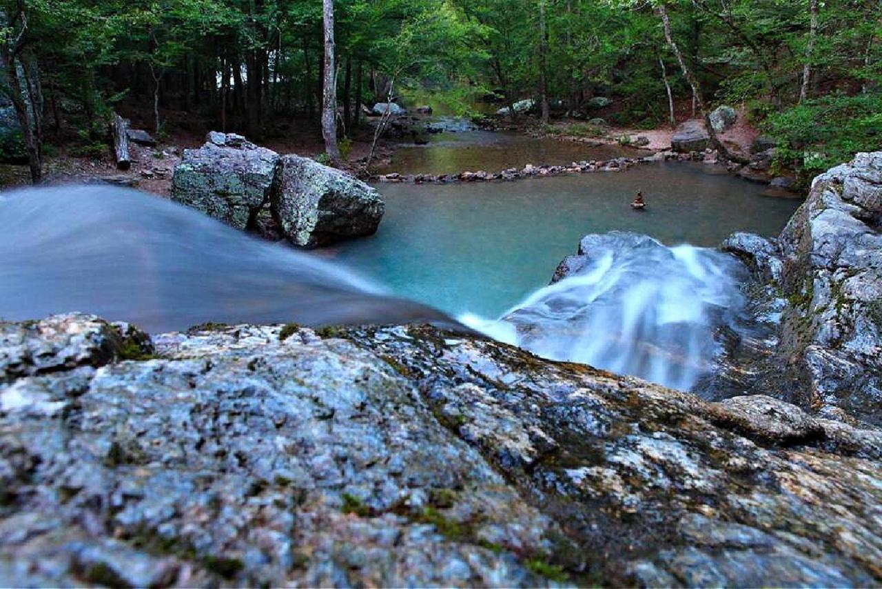 Secluded With Mini Waterfall And A Creek In Hébergement de vacances Hot Springs